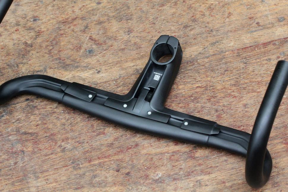 First look: Canyon Aerocockpit CF integrated handlebar | road.cc